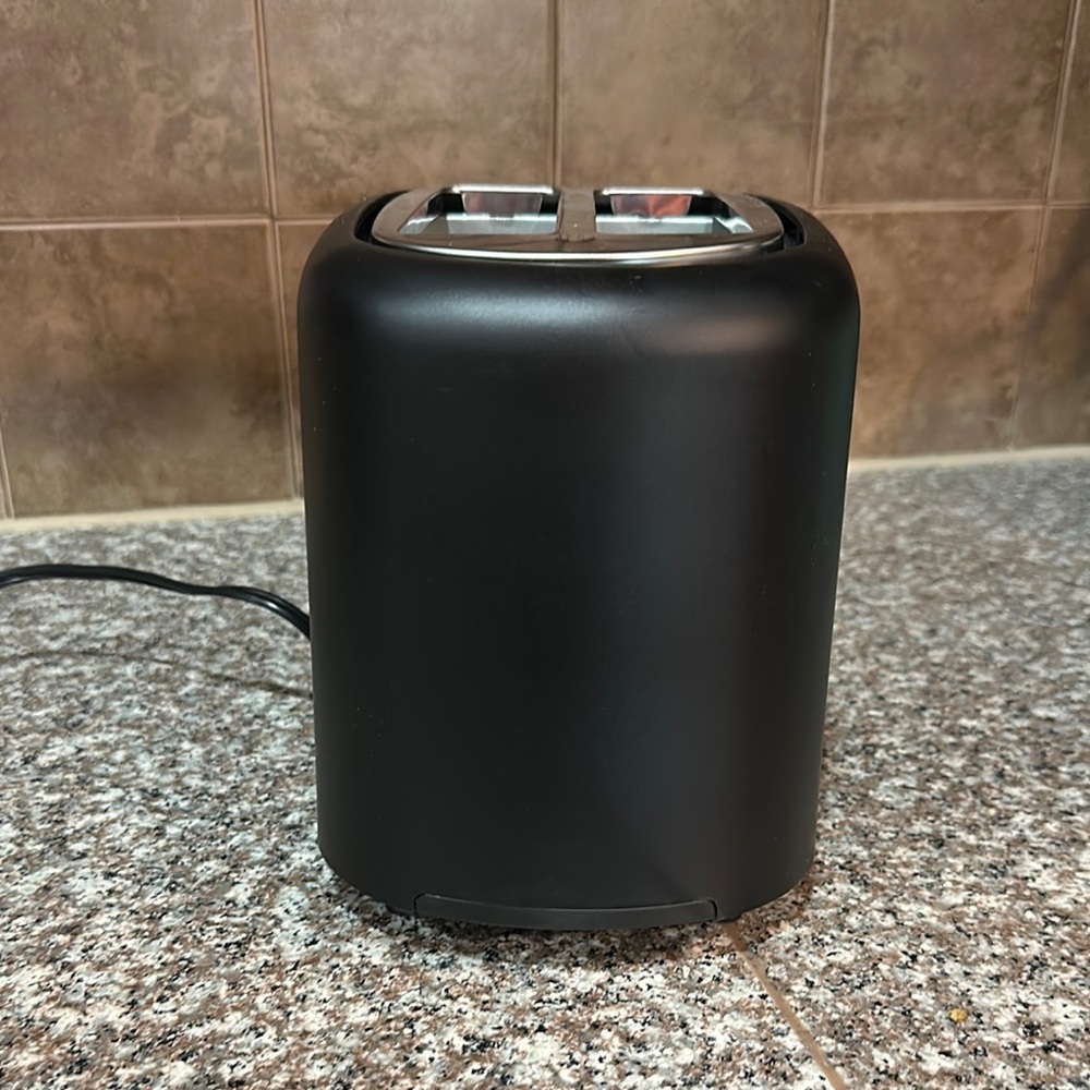 Amazon Basics Toaster - NEW - Picture 5 of 14